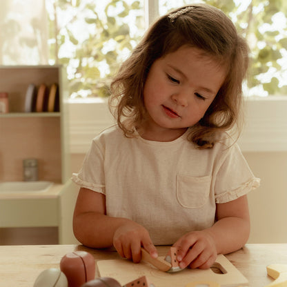 Little Dutch Slicing Fruit